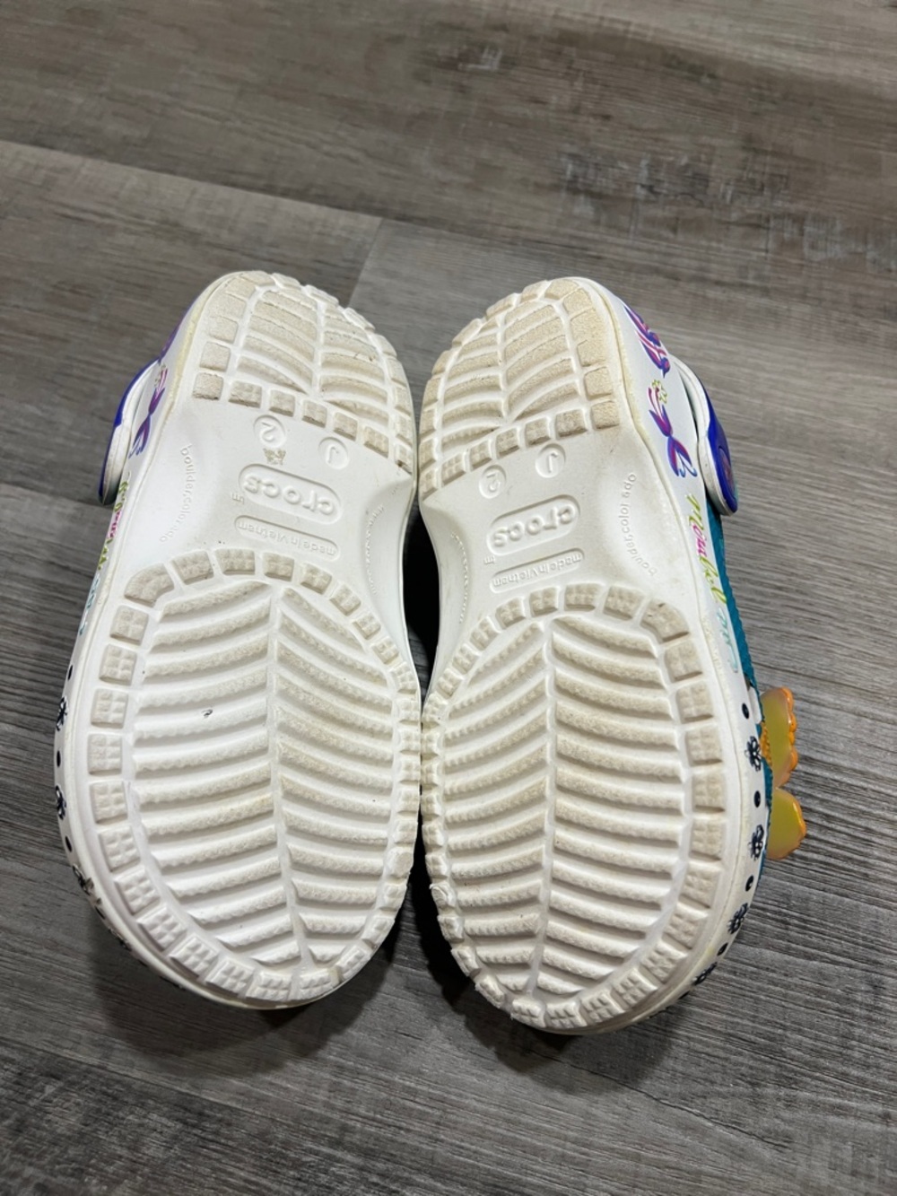CROCS Disney Encanto size J2 - Picture 9 of 11